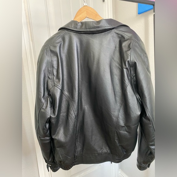 Vintage Black Leather Jacket with Sherpa Lining - Picture 2 of 4